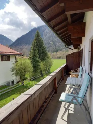 Ein allgemeiner Bergblick oder ein Berglick von der Ferienwohnung aus