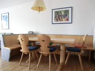 Ein Sitzbereich in der Unterkunft Ferienhaus Nr 127, Typ B, Feriendorf Hochbergle, Allgäu