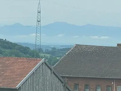 Ein allgemeiner Bergblick oder ein Berglick von der Pension aus