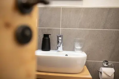 Ein Badezimmer in der Unterkunft am Josefibrunnen
