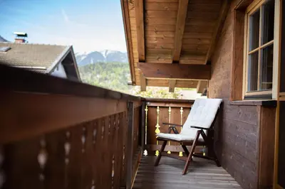Ein allgemeiner Bergblick oder ein Berglick von des Ferienhauses aus
