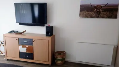 TV/Unterhaltungsangebot in der Unterkunft Maurers Schlierseetraum 6, Studio 455 mit 42 qm neu renoviert, Erdgeschoss mit eingezäunter Terrasse in ruhiger Lage am Kirchbichlweg 8