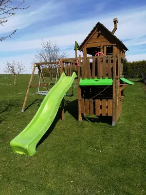 Ein Kinderspielbereich in der Unterkunft Viel Platz in Bernbach