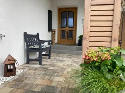 Ein Garten an der Unterkunft Feriennest Chiemseeglück