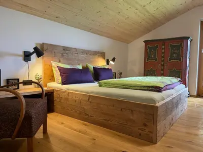 Ein Bett oder Betten in einem Zimmer der Unterkunft Ferienwohnung ChiemseeAlpenBlick
