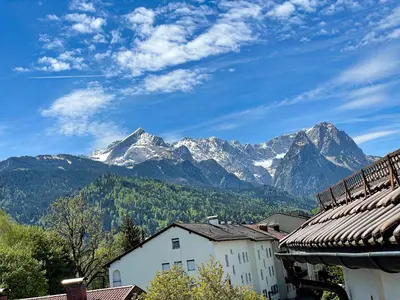 Ein allgemeiner Bergblick oder ein Berglick von der Ferienwohnung aus