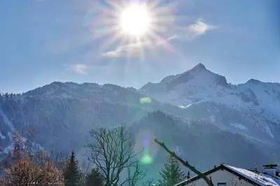 Ein allgemeiner Bergblick oder ein Berglick von der Ferienwohnung aus