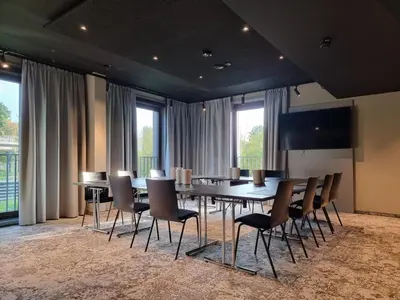 Ein Sitzbereich in der Unterkunft FreshSuites & Bar