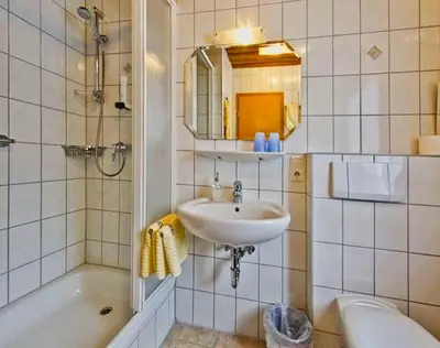 Ein Badezimmer in der Unterkunft Gasthof und Pension Neuwirt