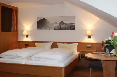 Ein Bett oder Betten in einem Zimmer der Unterkunft Gasthof und Pension Neuwirt
