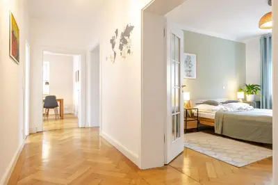Ein Bett oder Betten in einem Zimmer der Unterkunft cruwzo I Spacious 3 BR with WiFi Kitchen Games