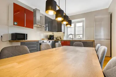 Küche/Küchenzeile in der Unterkunft cruwzo I Spacious 3 BR with WiFi Kitchen Games