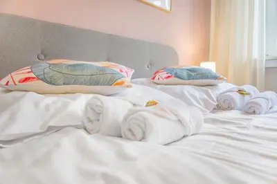 Ein Bett oder Betten in einem Zimmer der Unterkunft cruwzo I Spacious 3 BR with WiFi Kitchen Games