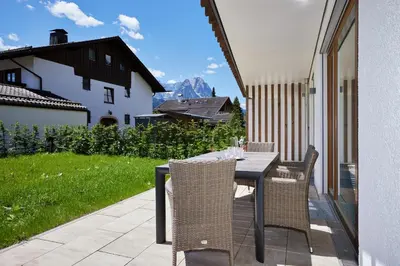 Ein allgemeiner Bergblick oder ein Berglick von der Ferienwohnung aus