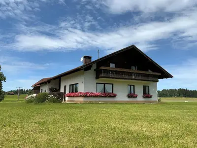 Das Gebäude in dem sich die Ferienwohnung befindet
