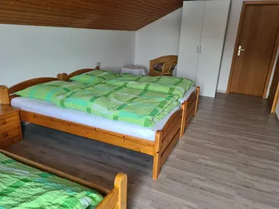 Ein Bett oder Betten in einem Zimmer der Unterkunft Ferienwohnung Huber am Deutensee