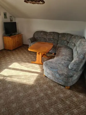Ein Sitzbereich in der Unterkunft Ferienwohnung Huber am Deutensee
