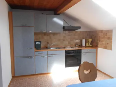 Küche/Küchenzeile in der Unterkunft Ferienwohnung Huber am Deutensee