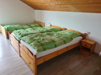 Ein Bett oder Betten in einem Zimmer der Unterkunft Ferienwohnung Huber am Deutensee