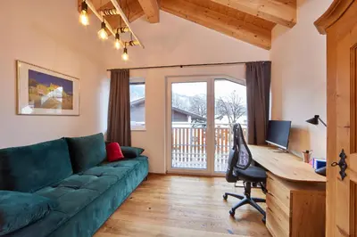 Ein Sitzbereich in der Unterkunft Chalet Wild