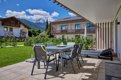 Ein allgemeiner Bergblick oder ein Berglick von der Ferienwohnung aus