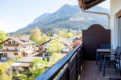 Ein allgemeiner Bergblick oder ein Berglick von der Ferienwohnung aus