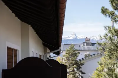 Ein allgemeiner Bergblick oder ein Berglick von der Ferienwohnung aus