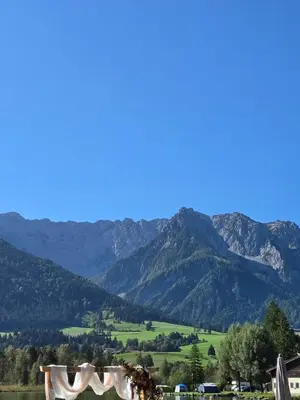 Ein allgemeiner Bergblick oder ein Berglick von der Ferienwohnung aus