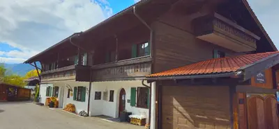 Das Gebäude in dem sich die Ferienwohnung befindet