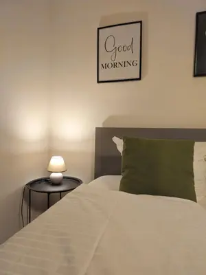 Ein Bett oder Betten in einem Zimmer der Unterkunft Panorama Home mit Weitblick auf die City