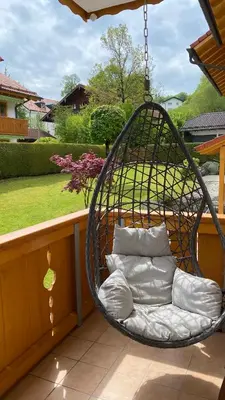 Ein Garten an der Unterkunft Anne am Kurpark