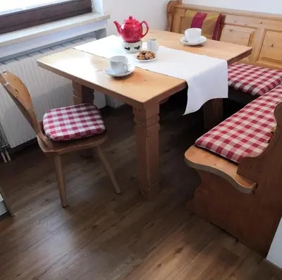 Ein Sitzbereich in der Unterkunft Gästehaus Kayetan