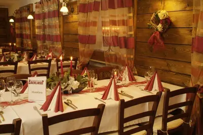 Ein Restaurant oder anderes Speiselokal in der Unterkunft Hotel - Restaurant Eberlwirt