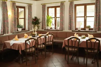 Ein Restaurant oder anderes Speiselokal in der Unterkunft Hotel - Restaurant Eberlwirt