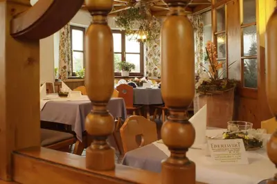 Ein Restaurant oder anderes Speiselokal in der Unterkunft Hotel - Restaurant Eberlwirt