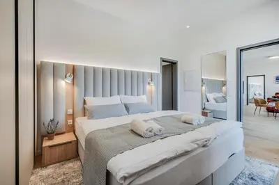 Ein Bett oder Betten in einem Zimmer der Unterkunft BRIGHT: Rosenheim Aicherpark