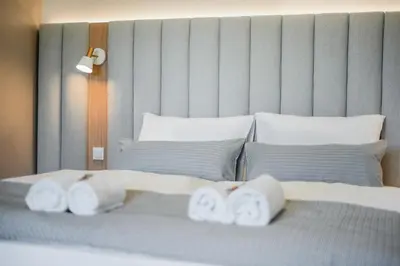 Ein Bett oder Betten in einem Zimmer der Unterkunft BRIGHT: Rosenheim Aicherpark