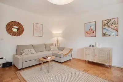 Ein Sitzbereich in der Unterkunft Ferienwohnung mit Garten am Chiemsee