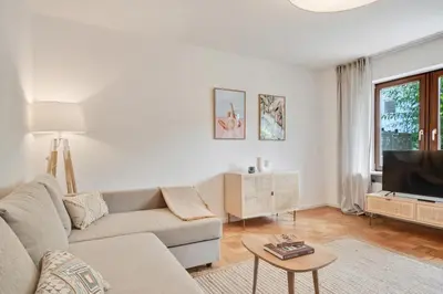 Ein Sitzbereich in der Unterkunft Ferienwohnung mit Garten am Chiemsee