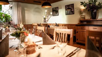 Ein Restaurant oder anderes Speiselokal in der Unterkunft Gasthof Adler
