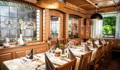 Ein Restaurant oder anderes Speiselokal in der Unterkunft Gasthof Adler