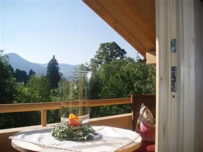 Ein allgemeiner Bergblick oder ein Berglick von der Ferienwohnung aus
