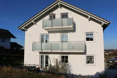 Das Gebäude in dem sich die Ferienwohnung befindet