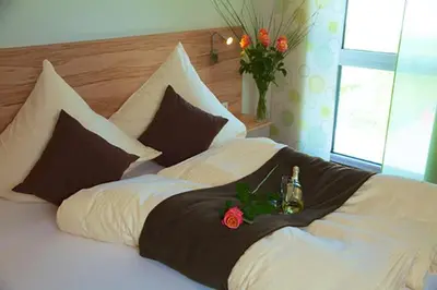 Ein Bett oder Betten in einem Zimmer der Unterkunft Lohauserhof - Biohof und Hotel