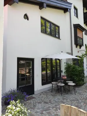 Das Gebäude in dem sich die Ferienwohnung befindet