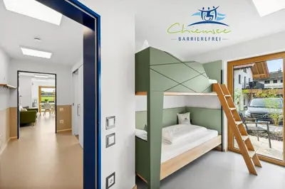 Ein Bett oder Betten in einem Zimmer der Unterkunft Panorama Apartments by Chiemsee barrierefrei