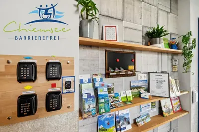 Ein Zertifikat, Auszeichnung, Logo oder anderes Dokument, das in der Unterkunft Panorama Apartments by Chiemsee barrierefrei ausgestellt ist