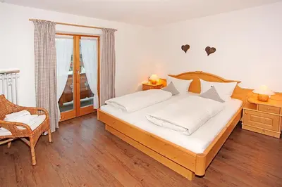 Ein Bett oder Betten in einem Zimmer der Unterkunft Gästehaus Dreitorspitz