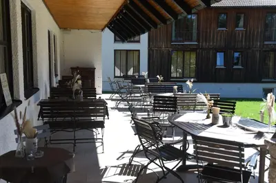 Ein Restaurant oder anderes Speiselokal in der Unterkunft Hotel Zum Forst