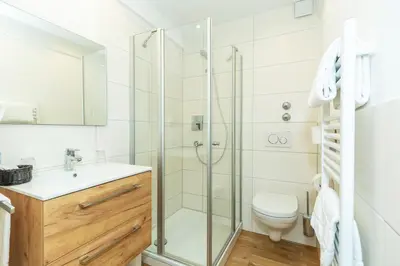 Ein Badezimmer in der Unterkunft Hotel Zum Forst